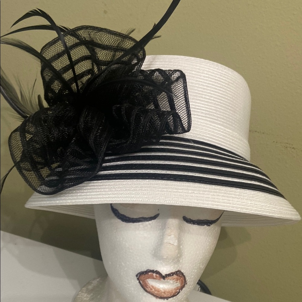 NWOT really cute hat by Fine Millinery August